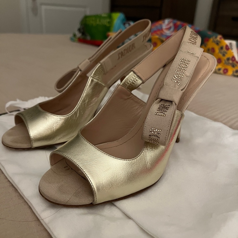 J'Adior Heeled Slingback Sandal in gold